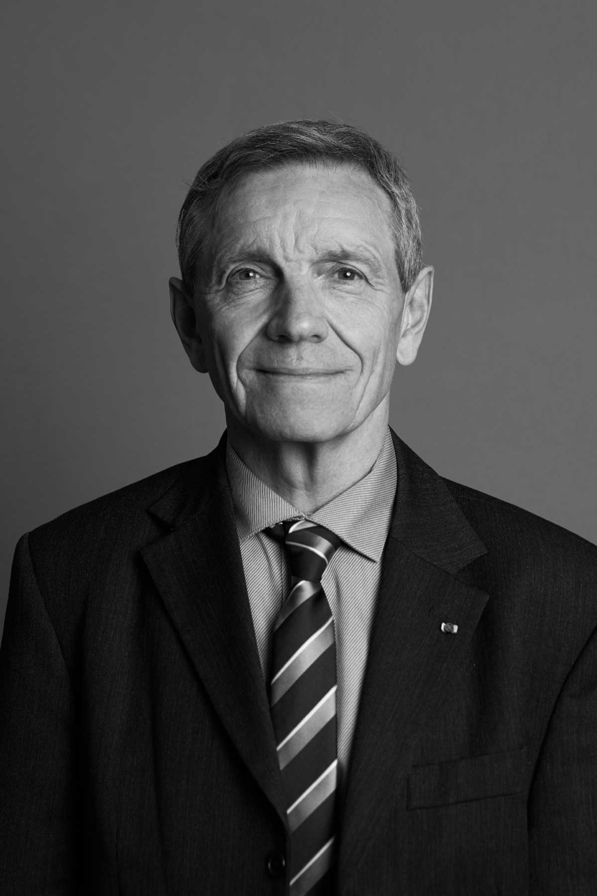 Men's professional portraits in Paris — executives, managers, experts